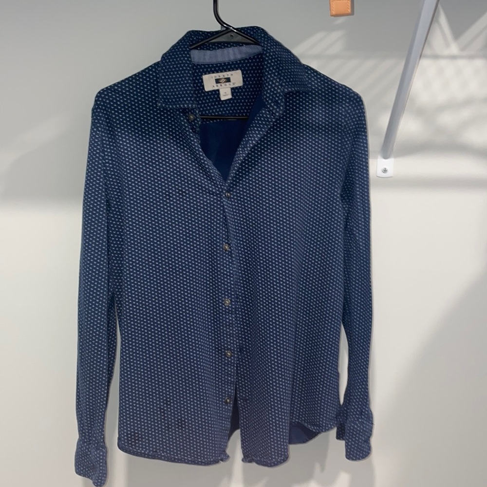 Blue Joseph Abboud shirt size small, very comfy